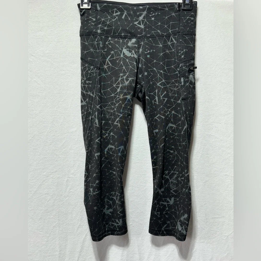 Lululemon Women's 2 Luxtreme Running Leggings Pants Geometric Capri Zip Pocket